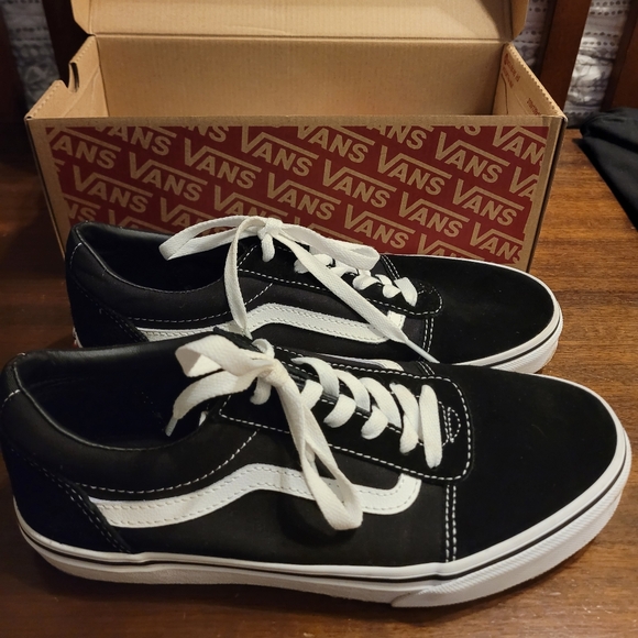 Vans, youth size 7, black/white - Picture 1 of 4